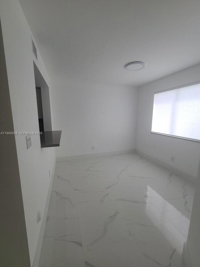 Building Photo - 860 NW 92nd Ave