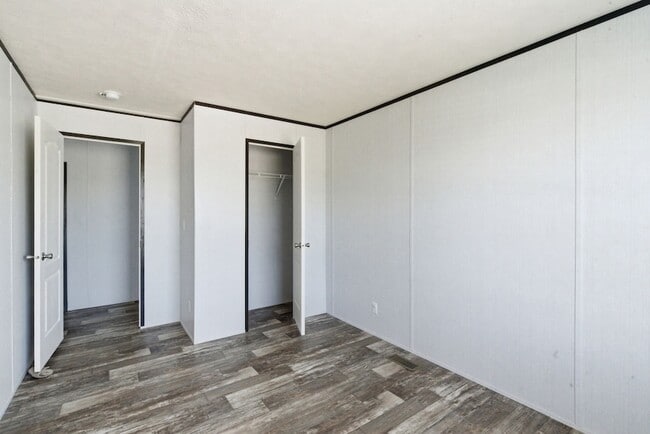 Building Photo - 303 Mesa Rdg