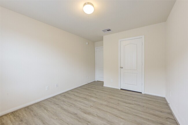 Building Photo - 16 Rose Desert Ct