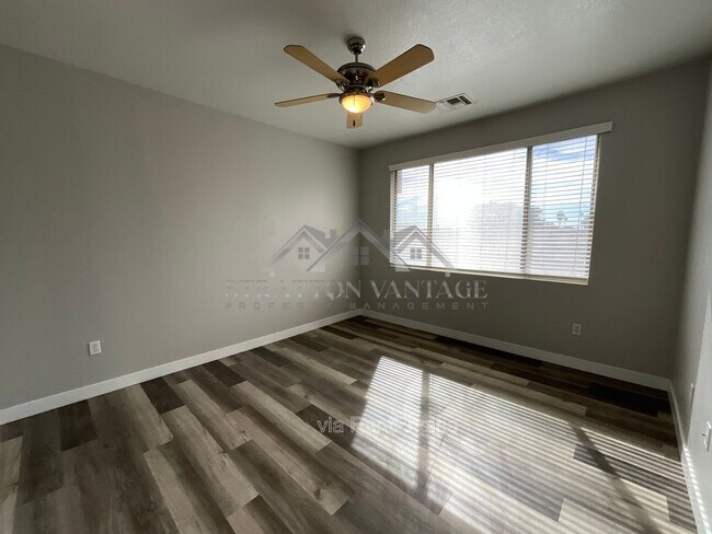 Building Photo - 1445 E Broadway Rd