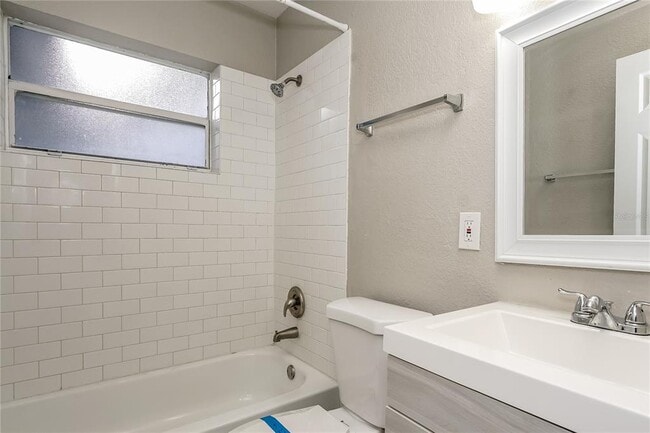 Building Photo - 1475 Daroca Dr