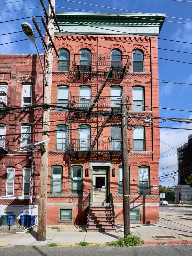 Building Photo - 267 Baldwin Ave