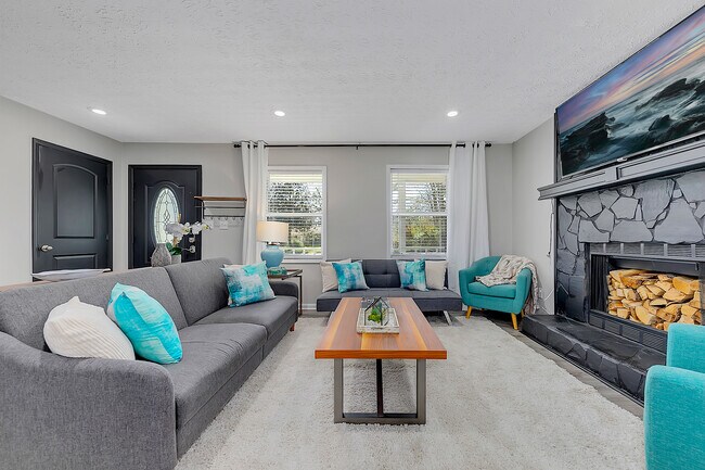 Building Photo - 2062 Woodbine Cir