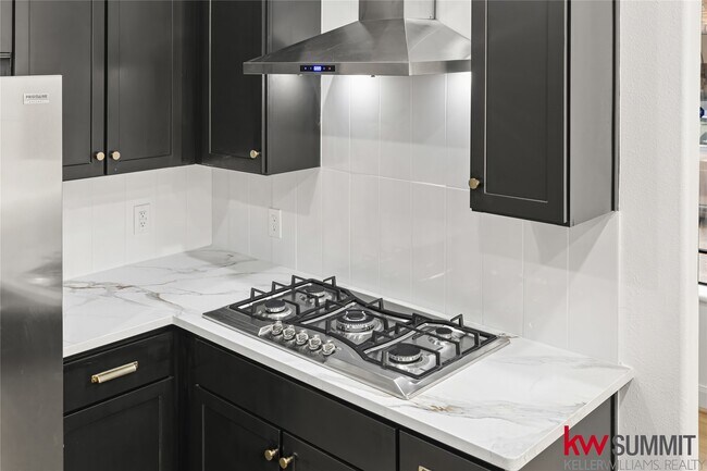 Building Photo - 2410 Calumet St