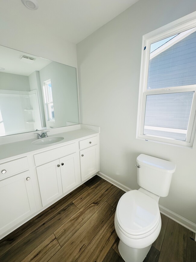 Building Photo - 853 York Aly