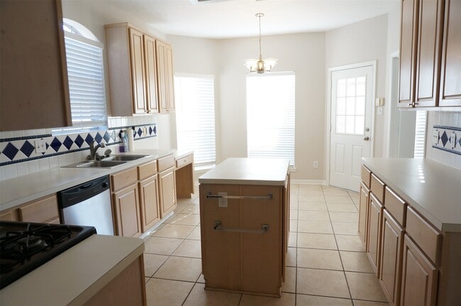 Building Photo - 4607 Forest Home Dr