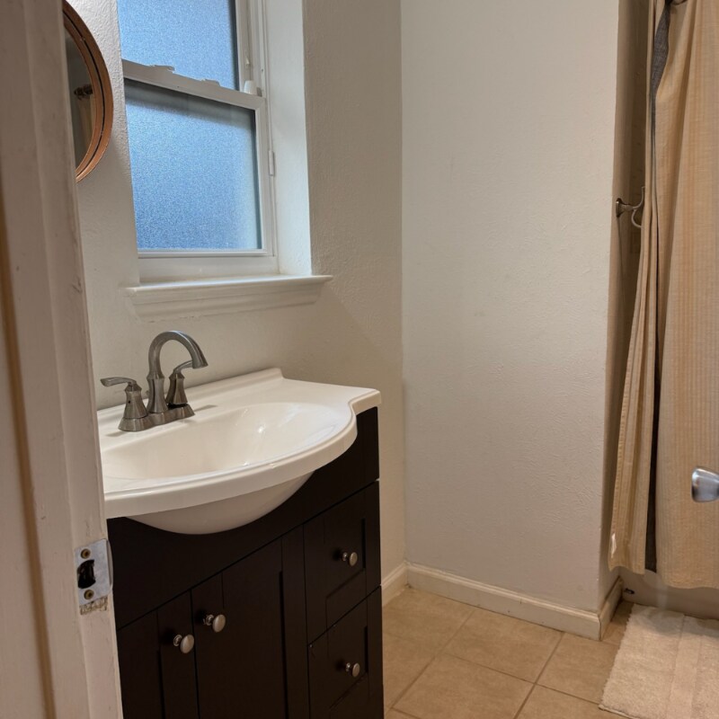 Building Photo - 1208 Noble Ave