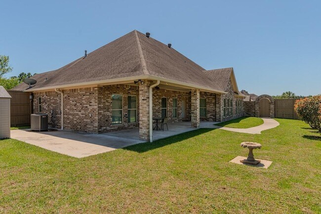 Building Photo - 313 Winding Brook Dr
