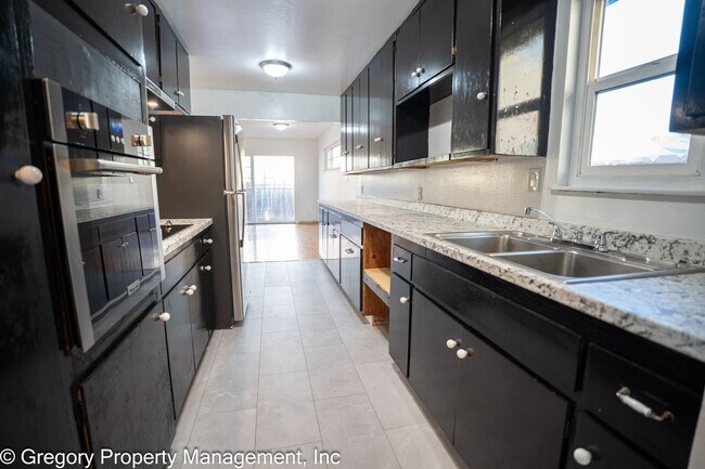 Building Photo - 2211 Pacific Ave