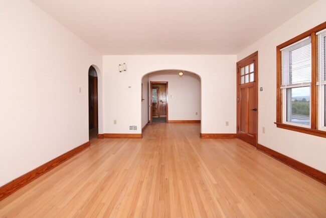 Building Photo - Fredericksburg 3 bedroom w 2 car garage