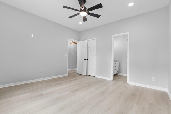 Building Photo - 3106 Hammond Ave