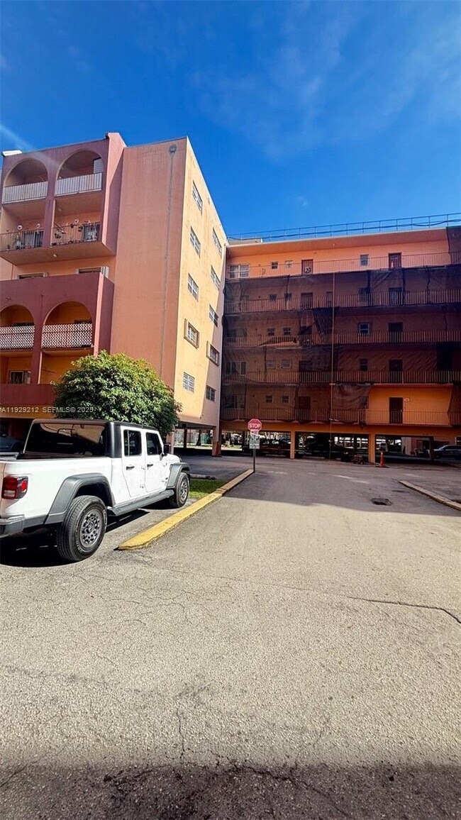 Primary Photo - 440 E 23rd St