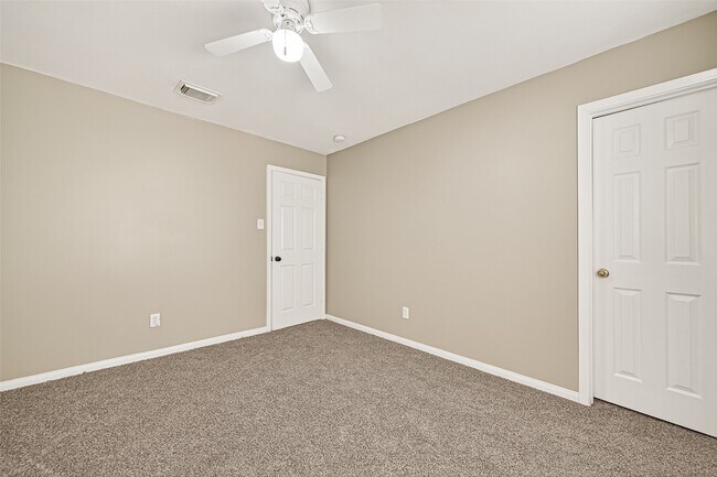 Building Photo - 17250 Cricketbriar Ct