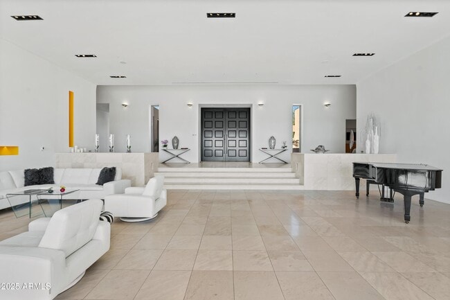 Building Photo - 9191 E Happy Hollow Dr