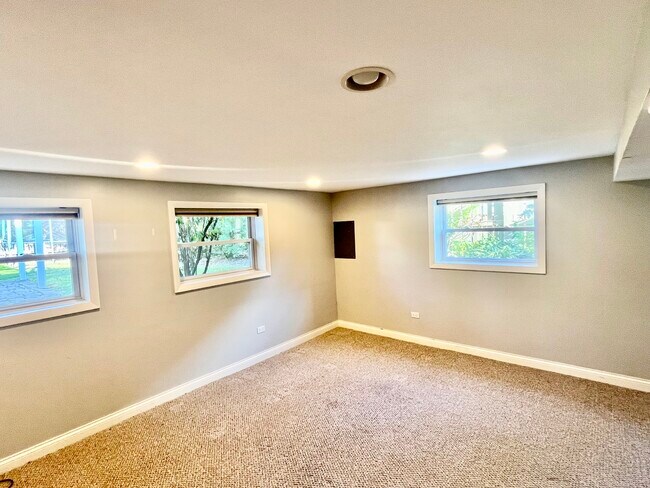 Building Photo - 1322 N Highland Ave