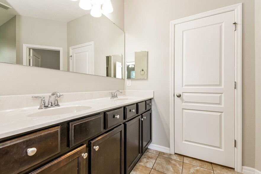 Building Photo - 1090 Hermosa Way