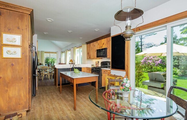 Building Photo - 61 Huckleberry Ln