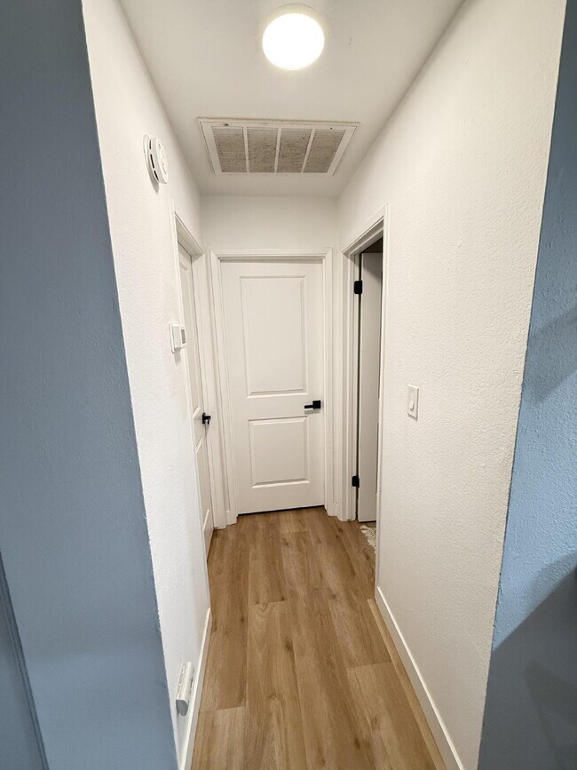 Building Photo - "Charming 2-Bed Duplex in Rancho Cordova – 1,110 Sq Ft of Comfort!"