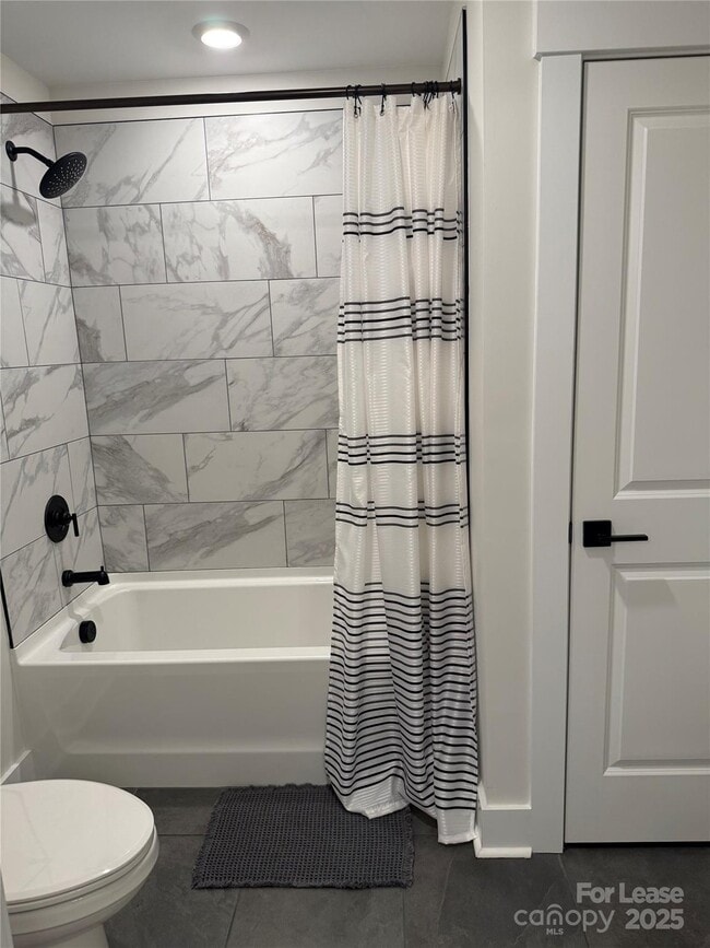 Building Photo - 302 Lester Davis Rd