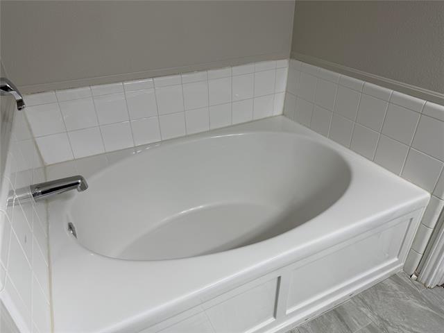 Building Photo - 817 Live Oak Dr