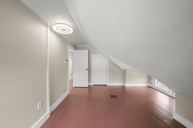 Building Photo - 114 Linden Rd