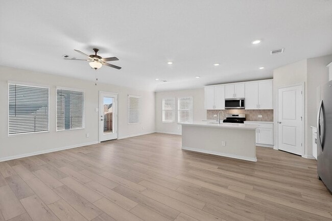 Building Photo - 504 Tidal Dr