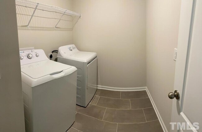 Building Photo - 312 Joneshaven Dr