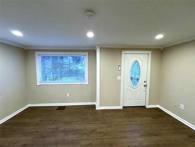 Building Photo - 1216 Vestal Rd