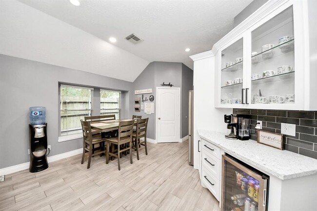 Building Photo - 2015 Dawn Crest Ct