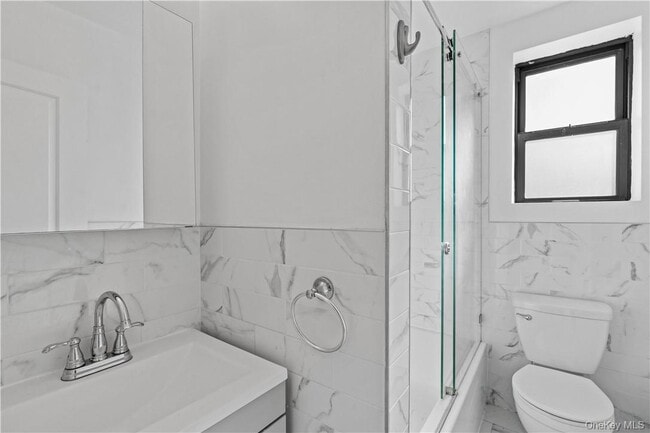 Building Photo - 250 Martine Ave