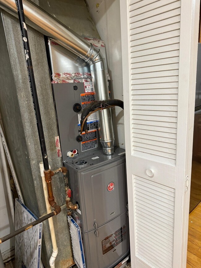 Building Photo - 2840 W Flournoy St