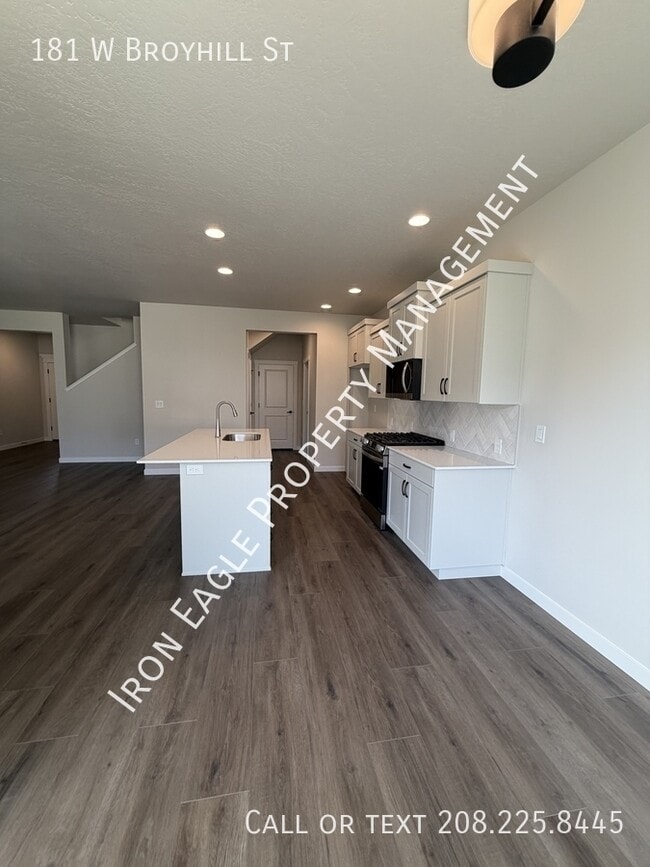 Building Photo - 181 W Broyhill St