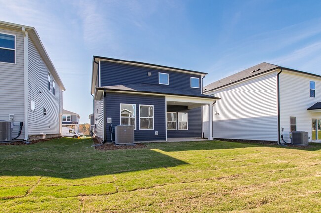 Building Photo - Stunning 3-Bedroom Residence in Oak Manor,...