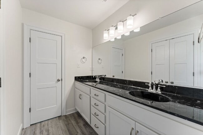 Building Photo - Spacious 5 Bedroom Home in Rountrey (Newmarket Section) – 3,555 Sq Ft – $4,350/mo