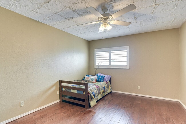 Building Photo - 18654 Martinique Dr