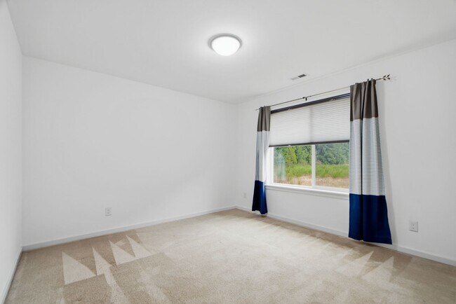 Building Photo - 17129 42nd Dr SE