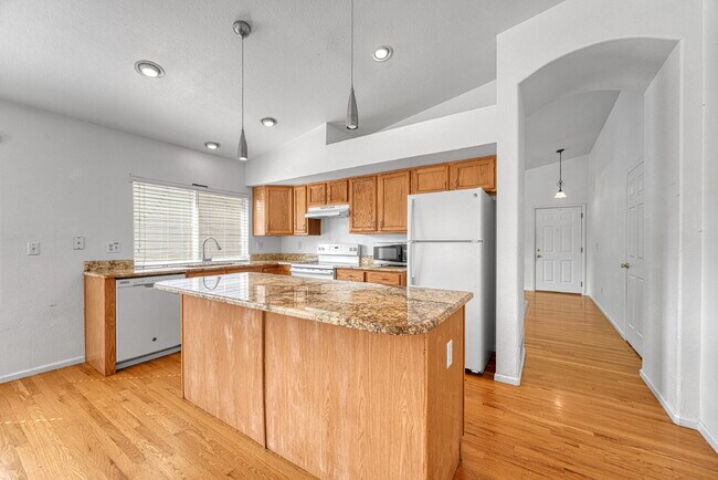 Building Photo - $2,650, 4-bed, 3-bath, 2175 sq ft ranch st...