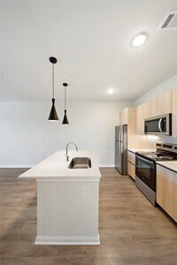 Building Photo - 17000 Bissonnet St