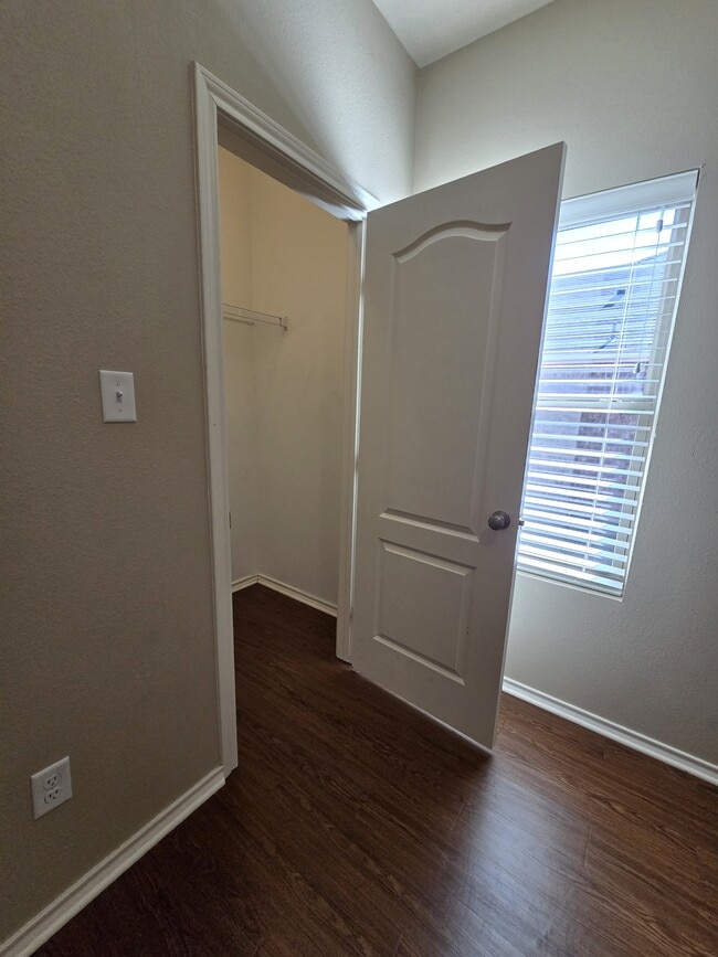 Building Photo - 457 Ambrose Avenue