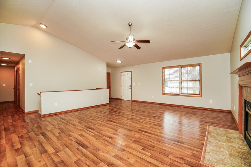 Building Photo - 370 Millett Dr