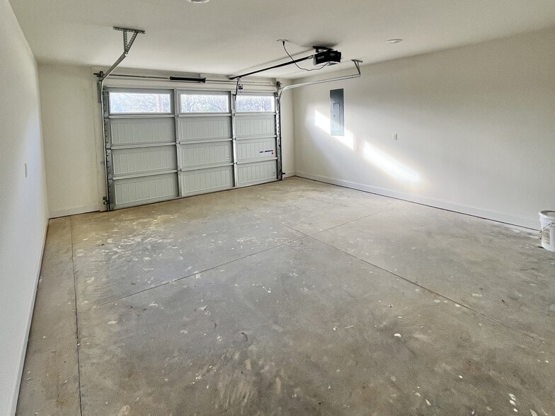 Building Photo - 121 Otis St