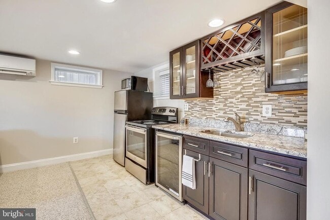 Building Photo - 905 Quackenbos St NW