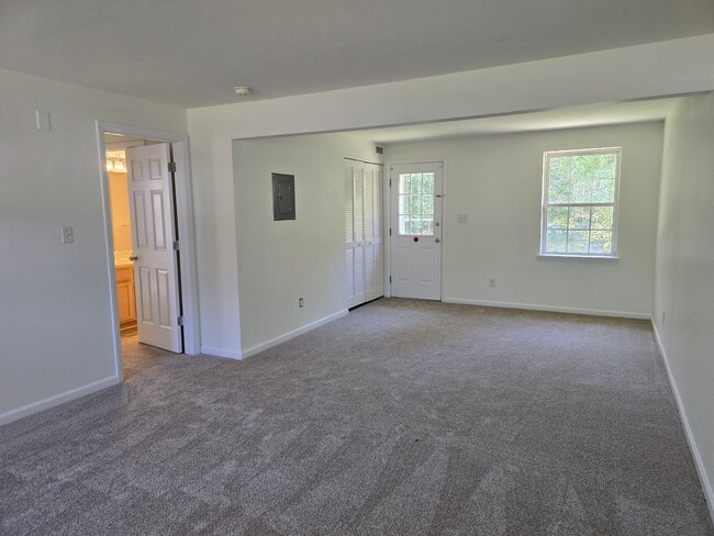 Building Photo - Spacious 3-Bedroom Split Level in Durham c...