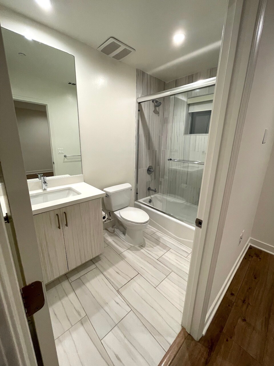 Building Photo - 6143 Fountain Ave