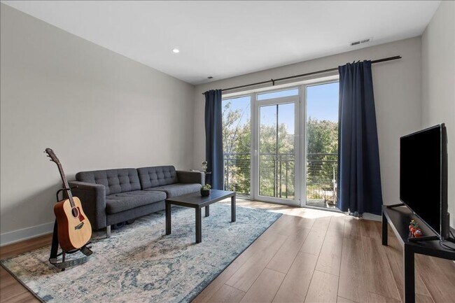 Building Photo - 2 bedroom in Chicago IL 60612