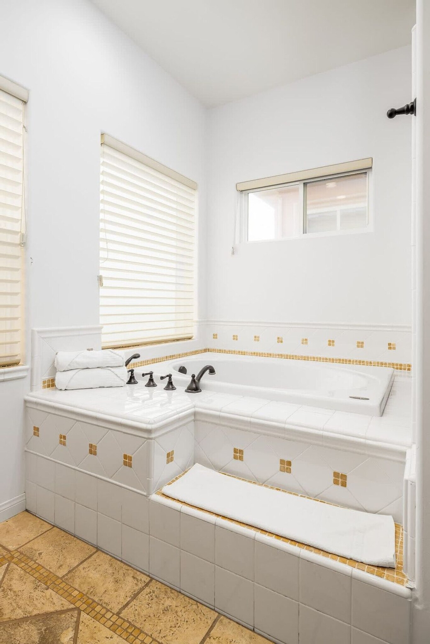 Building Photo - 125 Chinquapin Ave