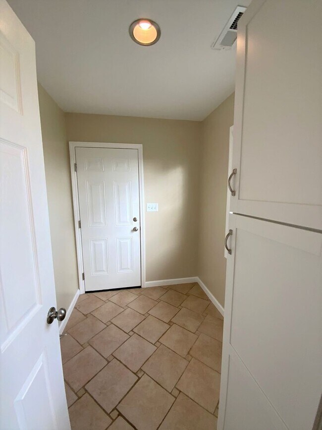 Building Photo - Welcome to Foxtrace!