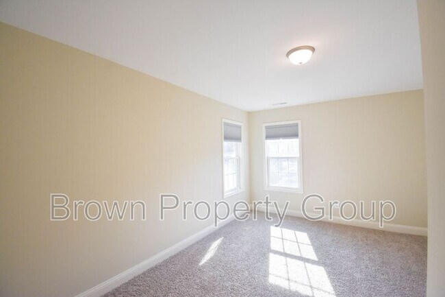 Building Photo - 915 Carolina Ave