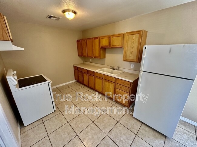 Building Photo - 218 E 14th St