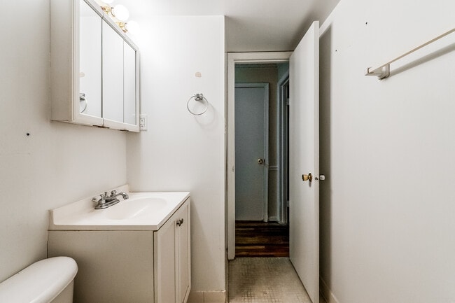 Building Photo - 1804 Swann St NW